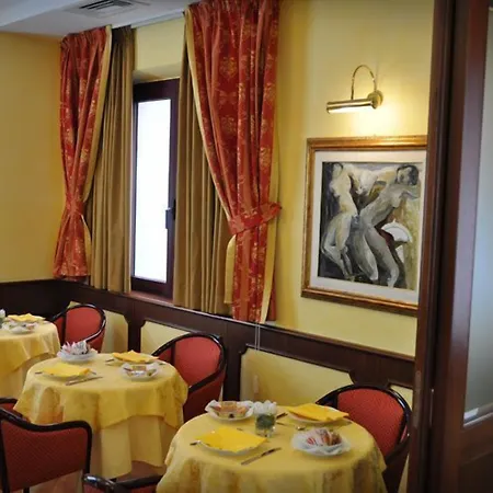 Regent - In Pieno Centro 4* 圣贝内代托-德尔特龙托