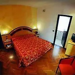 Regent - In Pieno Centro Hotel 4*