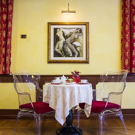 호텔 Regent - In Pieno Centro 4*
