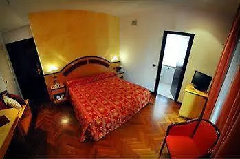Regent - In Pieno Centro 호텔 4*